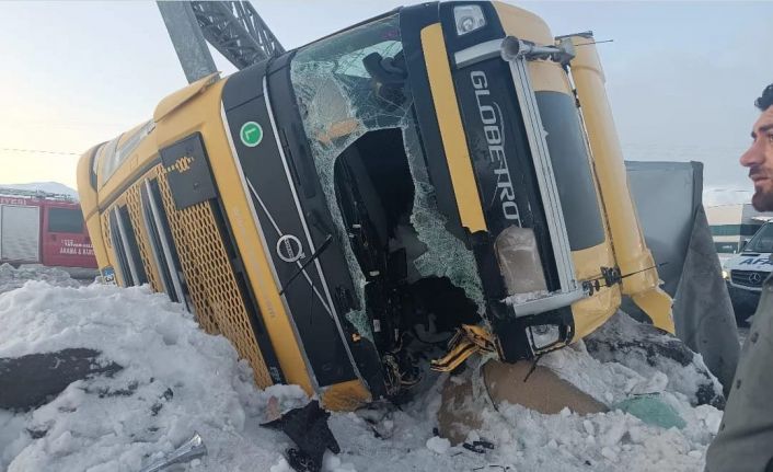Bitlis’te iki tır devrildi, 1 kişi yaralandı
