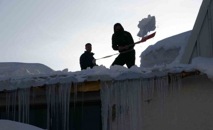 Bitlis’te soğuk hava etkisini sürdürüyor