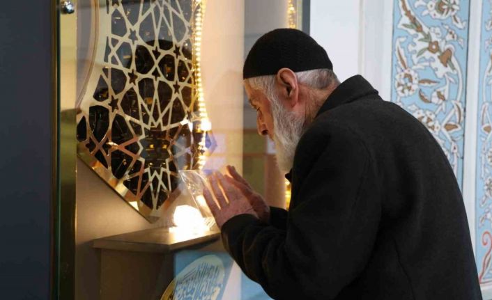 Bu camide Peygamber Efendimiz ’in Sakal-ı Şerifi her gün ziyarete açık