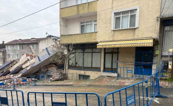 "Bu işin ustasıyız" diyen İBB ekibinin tehlikeli yıkımı kamerada: 5 katlı bina yerle bir oldu, yan binanın kolonu zarar gördü