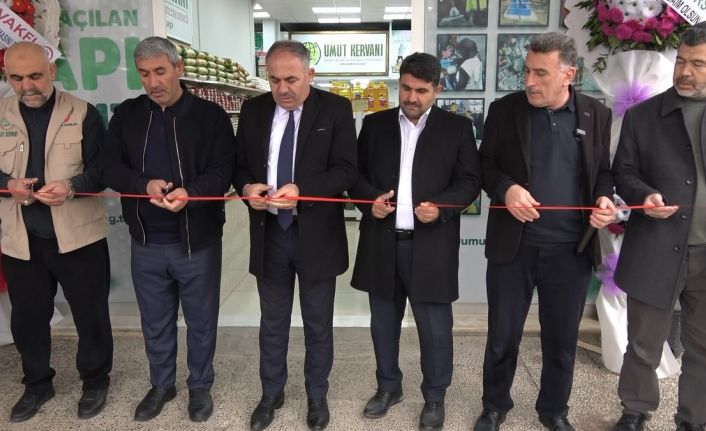 Bu markette parayla değil dua ile alışveriş yapılıyor