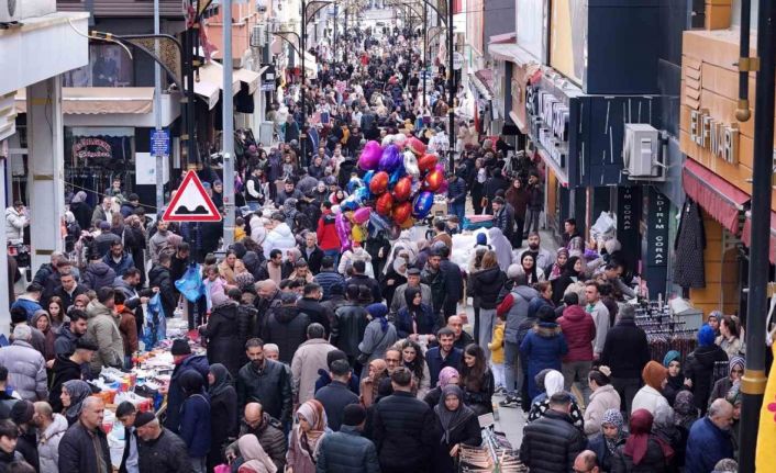 Burası ne Beyoğlu ne de Taksim: Sivas’ta cadde ve sokaklar doldu taştı