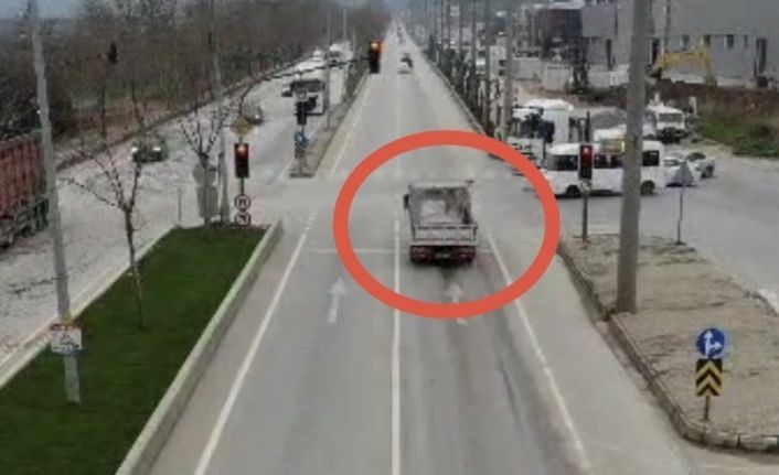 Bursa’da kırmızı ışık ihlali yapan araçlar dron ile böyle tespit edildi