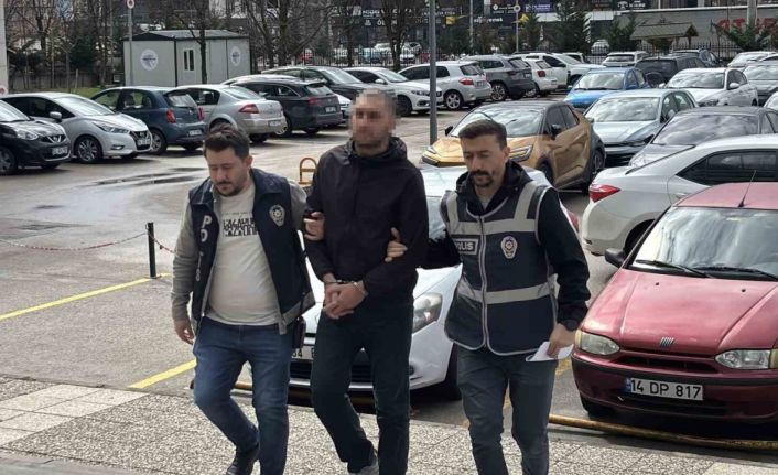 Çaldığı kamyonla eski sevgilisinin evine gitti, camdan girdiği evden laptop çaldı