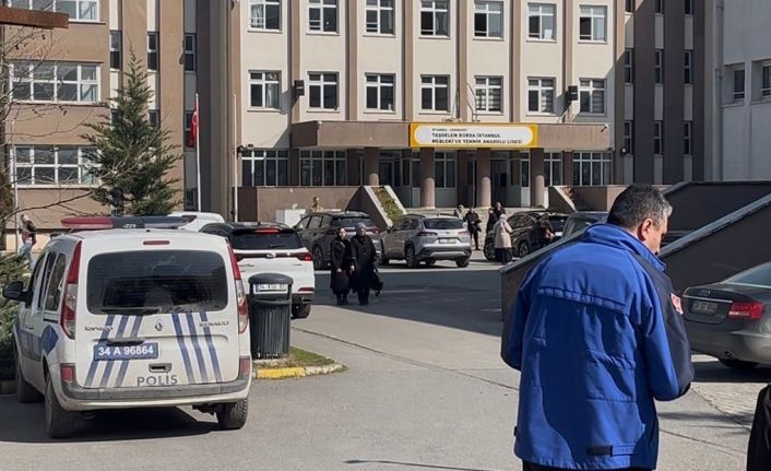 Çekmeköy’de lisede bıçaklı saldırı: 1 öğrenci, 2 öğretmen ve arkadaşını bıçakladı