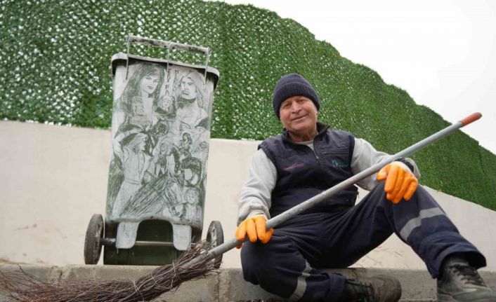 Çöpçüler Kralı’nda Kemal Sunal için mikrofon olan süpürge, onun elinde kaleme dönüştü