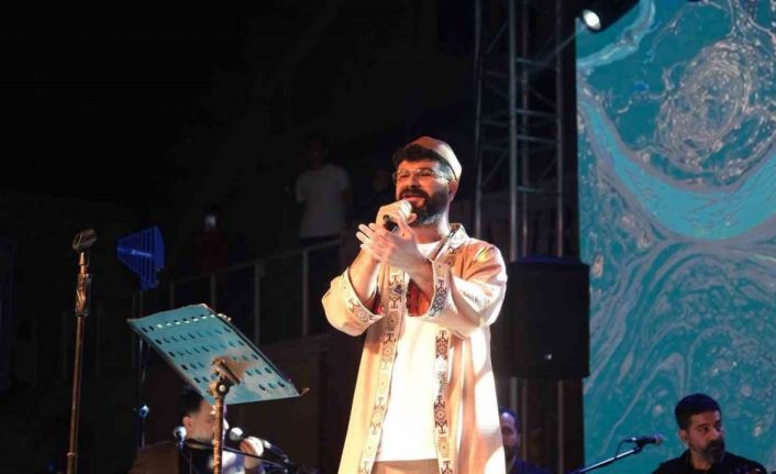 Çorum’da binlerce kişi ilahi ve ezgilerle golu gecede bir araya geldi