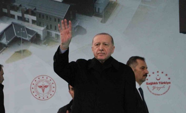 Cumhurbaşkanı Erdoğan: "Etrafımızda füzeler uçuşuyor ama ana muhalefetin umurunda bile değil"