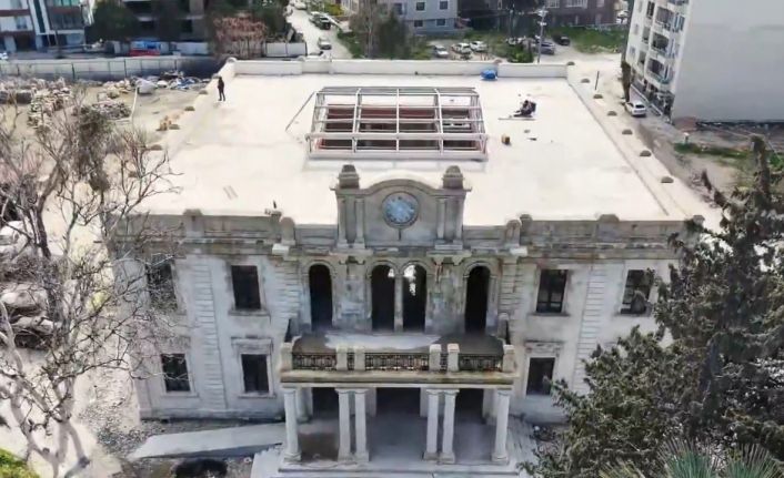 Depremde zarar gören tarihi valilik binası aslına uygun şekilde inşa ediliyor