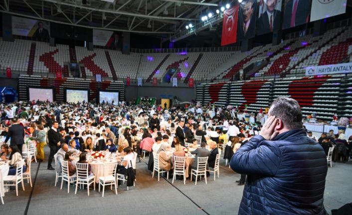Devlet koruması altındaki çocuklar, koruyucu aileler ve yeni evli çiftler aynı sofrada buluştu