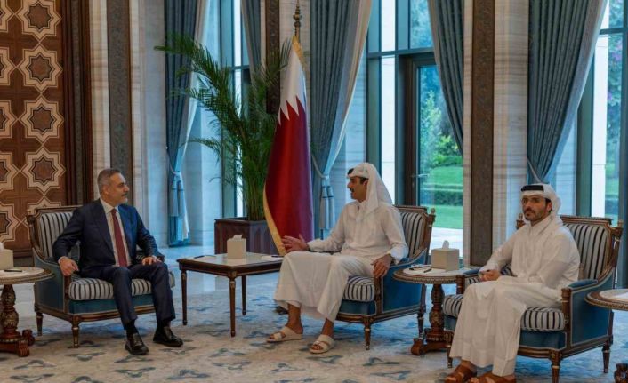 Dışişleri Bakanı Fidan, Katar Emiri Al Thani ile bir araya geldi