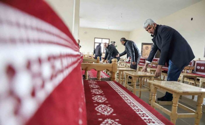 Diyarbakır’da taziye evlerine 732 sedir ve bin 464 sehpa ücretsiz dağıtıldı