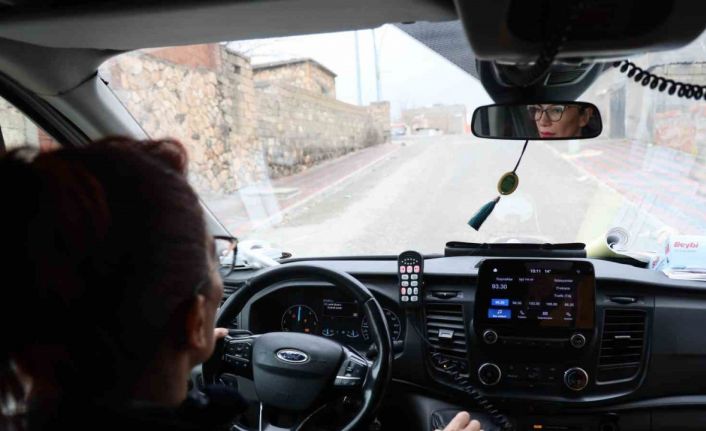 Diyarbakır’ın tek kadın ambulans şoförü 5 yıldır hayat kurtarmak için zamanla yarışıyor