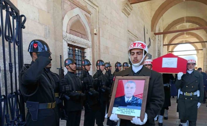 Edirne’de vefat eden emekli astsubay askeri törenle son yolculuğuna uğurlandı