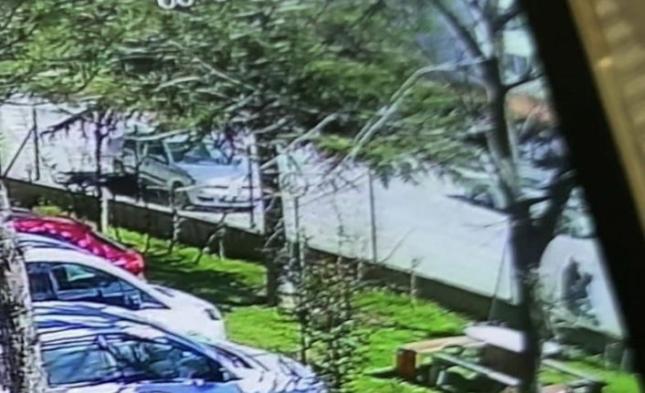 El freni çekilmeyen otomobil faciaya sebep oldu: 1 ölü, 2 ağır yaralı