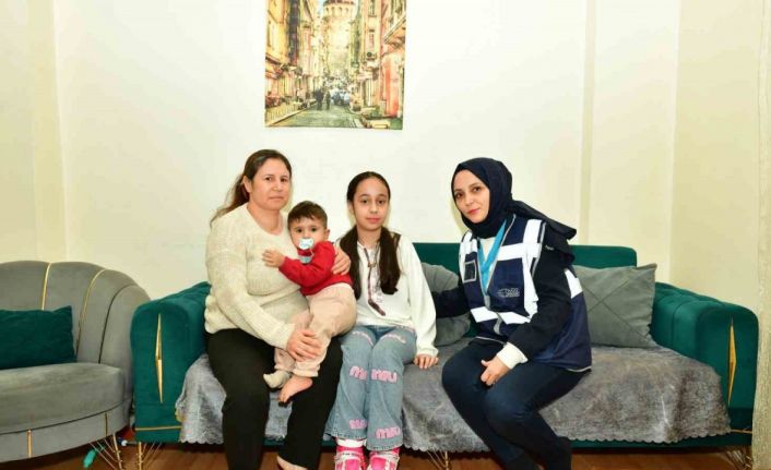 Esenyurt Belediye Başkan Vekili Can Aksoy, 11 yaşındaki Nazlı’ya paten sürprizi