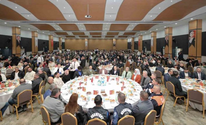 Esenyurt Belediye Başkan Vekili Can Aksoy, belediye personeli ile iftar programında bir araya geldi