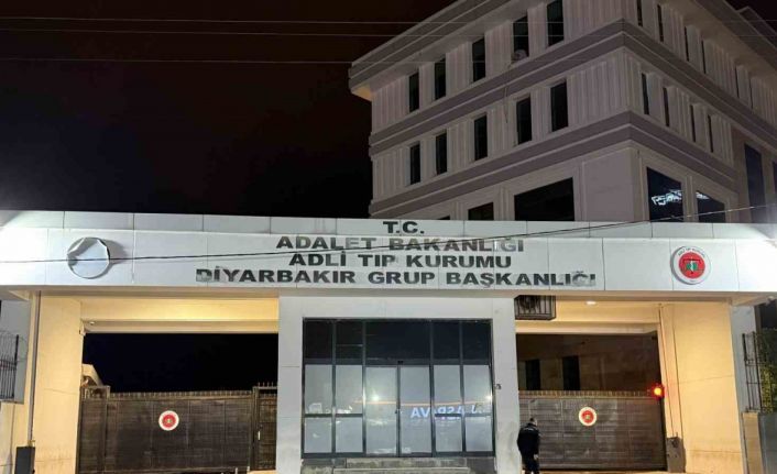 Eşi ile uygunsuz şekilde yakaladığı adama kurşun yağdırdı: 1 ölü, 1 yaralı