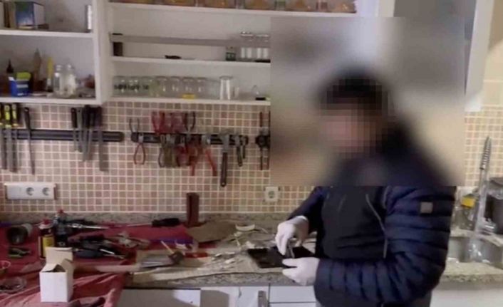 Ev, DEAŞ bağlantılı silah imalathanesi çıktı: Kokain ve yüzlerce silah parçası yakalandı