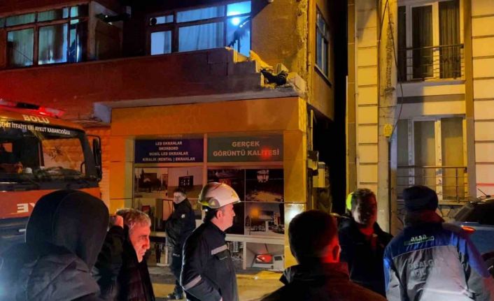 Evinin balkonundan soba borusu çıkarttı, vatandaş yangın var zannetti: Ekipler harekete geçti