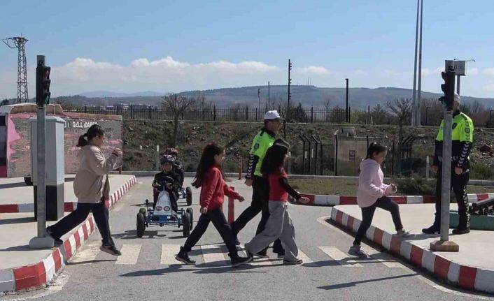 Geleceğin sürücüleri trafik kurallarını bu parkta öğreniyor: Binlerce öğrenci eğitim aldı