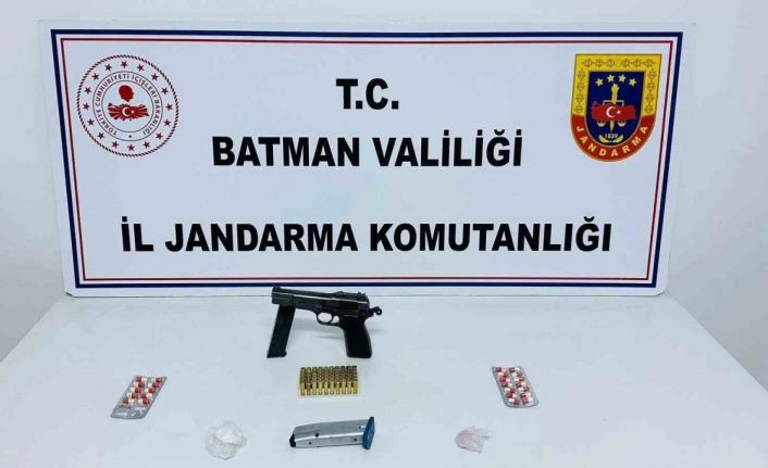 Gercüş ve Hasankeyf’te kaçakçılıkla mücadele: Silah ve kaçak malzeme ele geçirildi