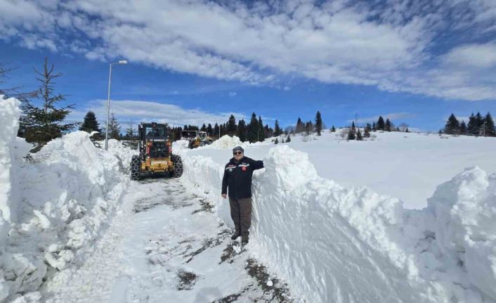 Giresun’un turizm merkezi Kulakkaya Yaylası’nda kar kalınlığı 2 metreyi buldu