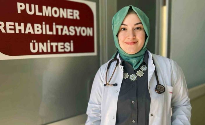 Göğüs Hastalıkları Uzmanı Dr. Özdemir: "İlaç tedavisi kadar egzersiz de önemli"