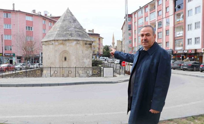 Gün boyu insanlar fark etmeden yanından geçiyor, Anadolu’nun en büyük ahisi burada yatıyor