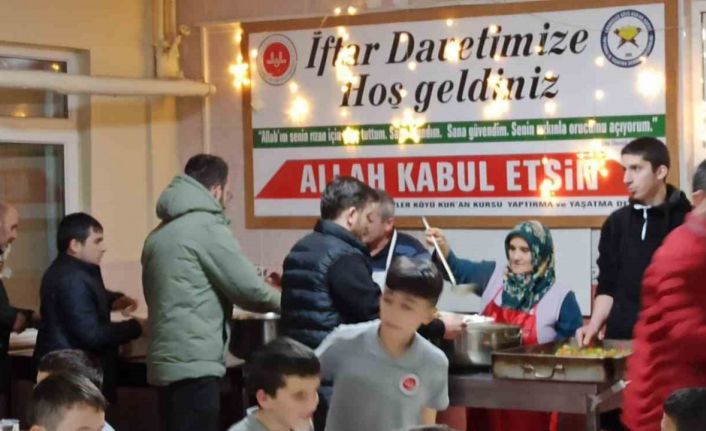 Hafız adayları din görevlileri ile iftar programında bir araya geldiler