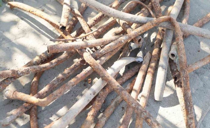 Hatay Büyükşehir Belediyesi, Dörtyol’da pastan tanınmaz hale gelen içme suyu şebeke hattını yeniliyor