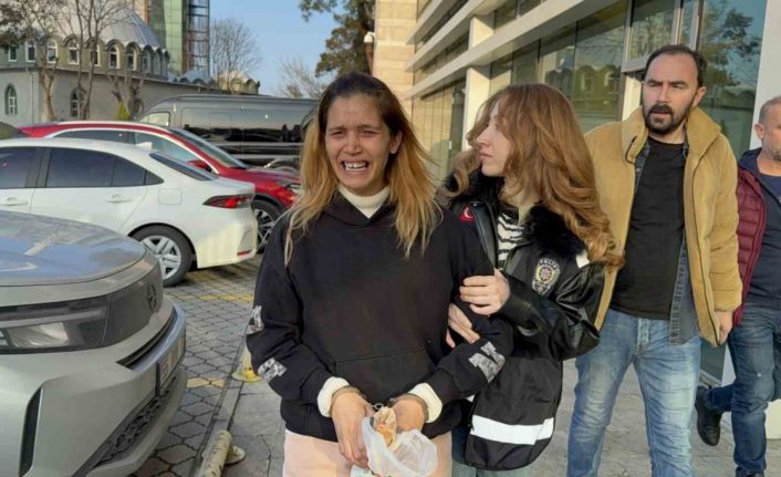 Hırsızlık suçundan 60 kaydı bulunan 8 çocuk annesi kadın tutuklanınca ağlayarak cezaevine götürüldü