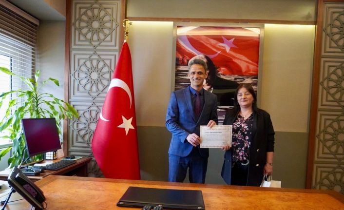 İHA muhabiri hem işini yaptı hem de en çok kitap okuyarak ödüllendirildi