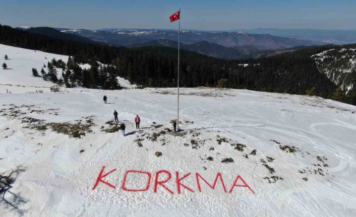 Ilgaz Dağı’nın zirvesinde anlamlı anma: İstiklal Marşı’nın ilk kelimesi kara nakşedildi