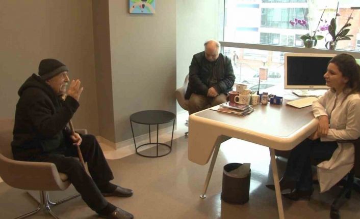 İnme geçiren 91 yaşındaki hastaya başarılı müdahale, uzmanlardan uyarı: "Dakikanın önemi var"