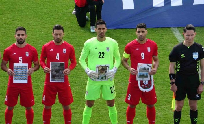 İran A Milli Futbol takımı, Kosta Rika maçına savaşta hayatını kaybeden çocukların fotoğrafıyla çıktı
