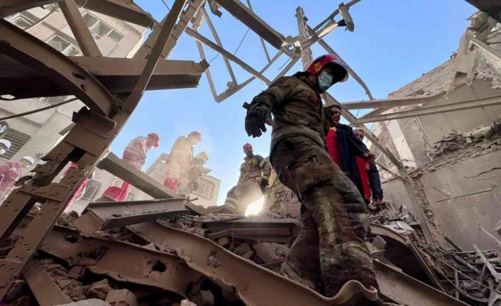 İran Kızılay: "ABD-İsrail saldırılarında 9 bin 669 sivil yapı hasar gördü"