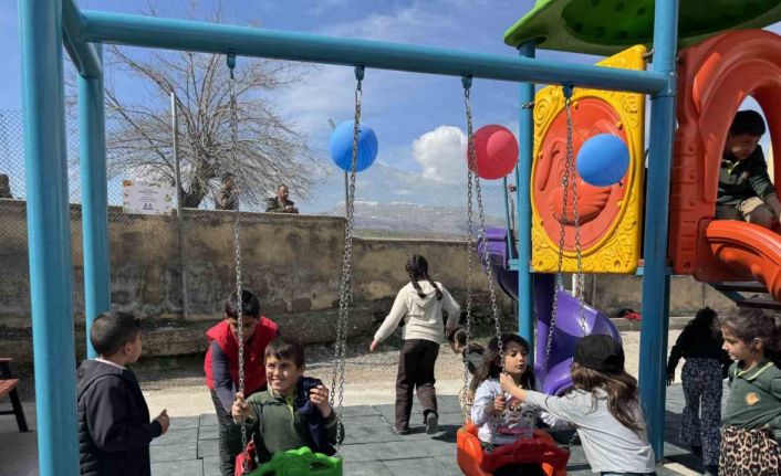 İşçi olarak Almanya’ya gitti, ilçesindeki çocuklara oyun parkı yapıp yardımlarda bulundu