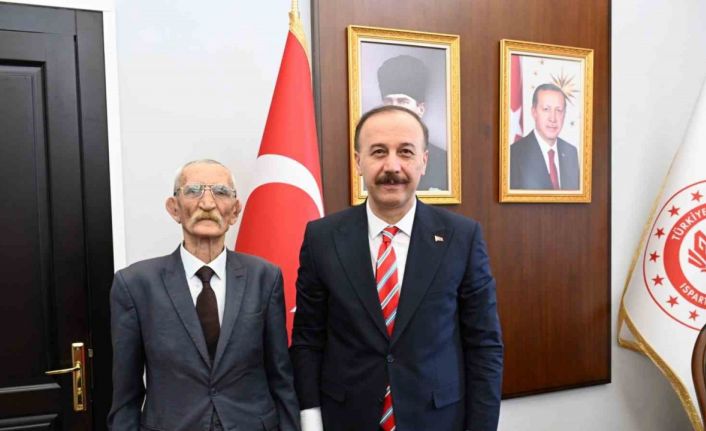 Isparta’da bir vatandaş Savunma Sanayii Destekleme Fonu’na 100 bin lira bağışladı