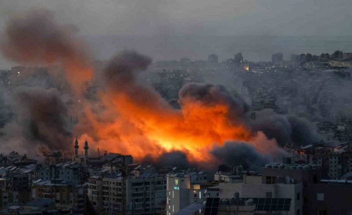 İsrail: "Lübnan’a yönelik saldırılarda İran ve Hizbullah’a ait karargahlar imha edildi"