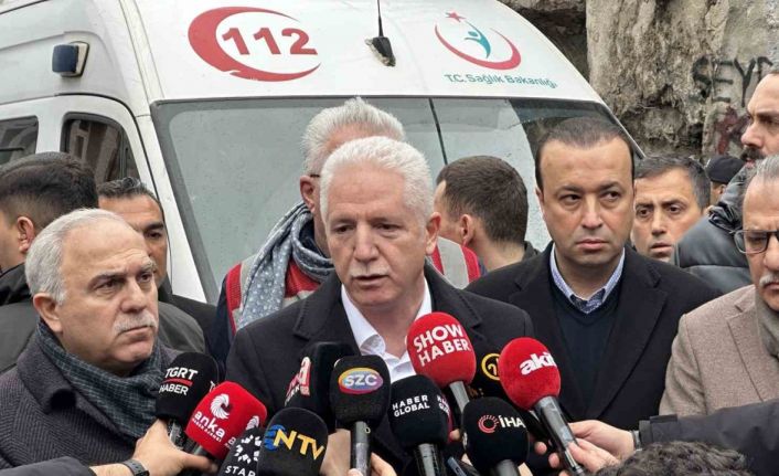 İstanbul Valisi Gül: "9 kişi göçük altında kaldı, 7 kişi hastaneye sevk edildi"