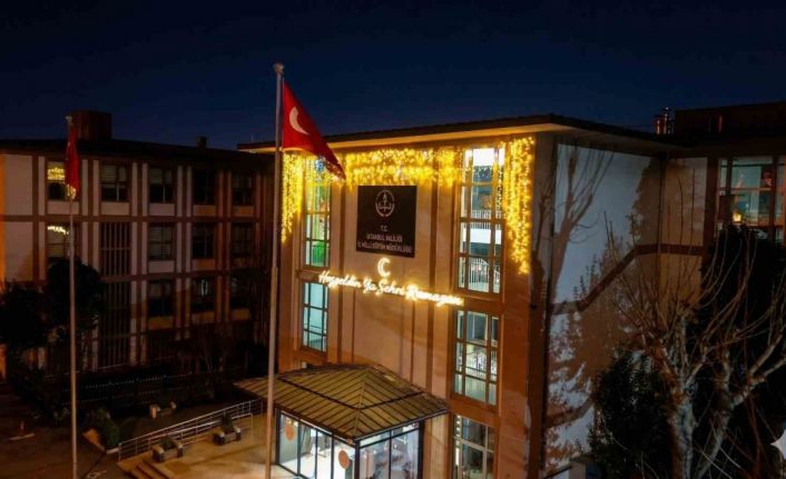 İstanbul’da bu yıl okulların sadece içi değil, dışı da Ramazan’la aydınlandı