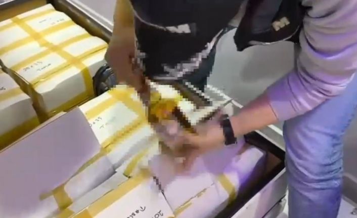 İstanbul’da kaçak içki operasyonu: Baza altından koli koli kaçak içki çıktı