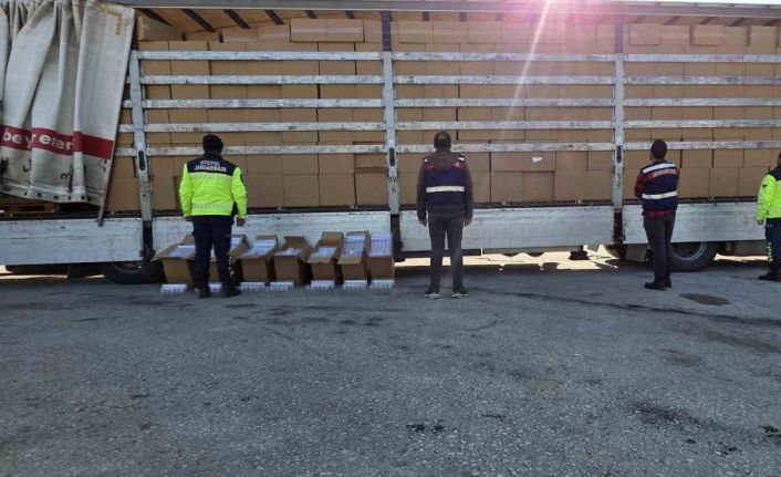 İzmir’de 35 milyon lira değerinde kaçak sigara ele geçirildi: 3 tutuklama