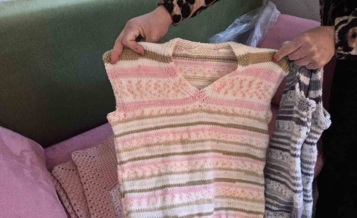 Kadınların ördüğü bebek kıyafetleri ihtiyaç sahibi ailelere hediye ediliyor