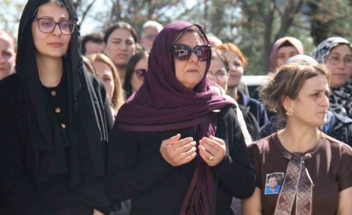 Kanser nedeniyle hayatını kaybeden çocuk doktoru için hastanede tören düzenlendi