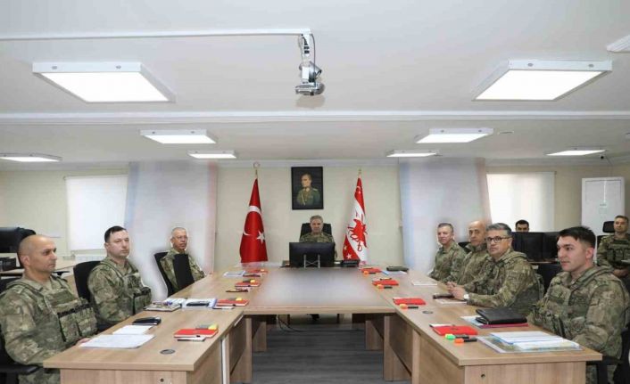 Kara Kuvvetleri Komutanı Orgeneral Tokel, Van’daki sınır karakollarında incelemelerde bulundu