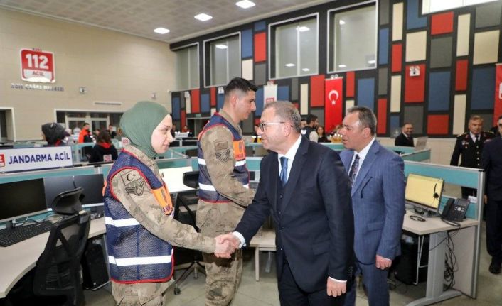 Kars Valisi Ziya Polat’tan 112 Acil Çağrı Merkezi’ne bayram ziyareti