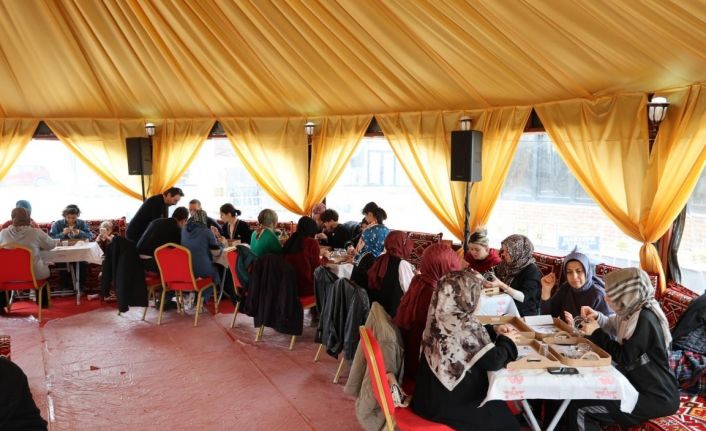 Kartepe’de ramazan akşamları otağ çadırında sanatla renkleniyor