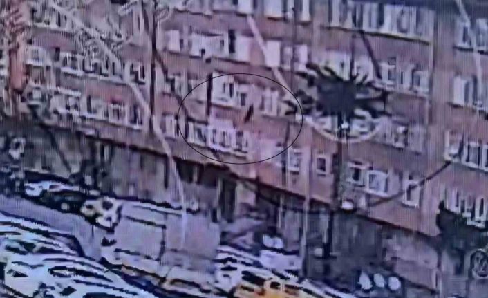 Kayseri’de 5. kattan atlayan bir kişi hayatını kaybetti: O anlar kamerada